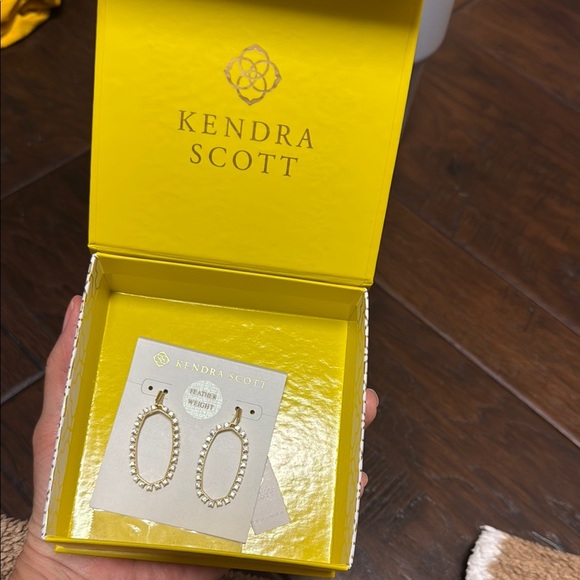 Kendra Scott Elle Open Frame Earrings Gold Gift Box NEW - Picture 2 of 7